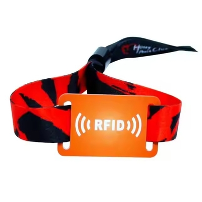 Özel 13.56Mhz NFC Etiket Bilezikler Dikili RFID Bilezikler Etkinlikler İçin
